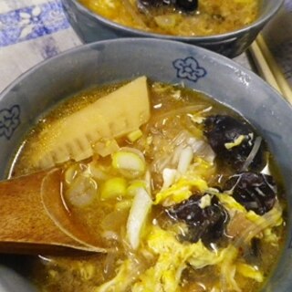 鶏春雨キクラゲ竹の子の卵ピリ辛スープ
